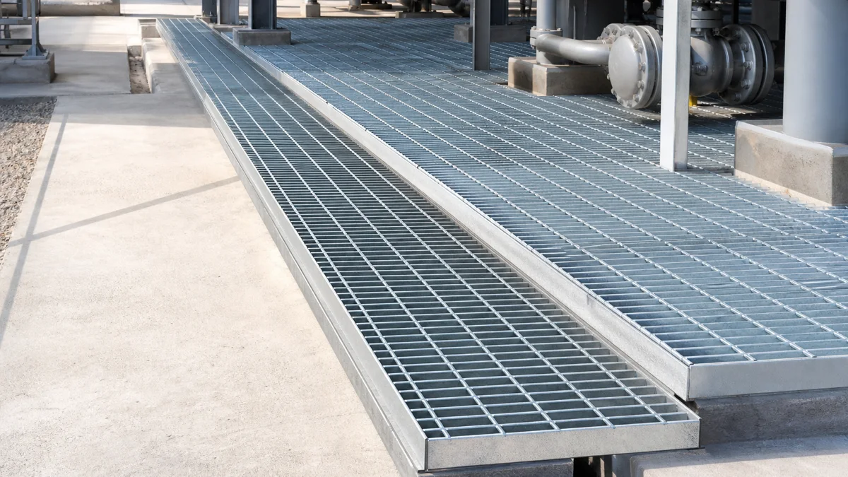 Industrial Steel Grating Specification Guide for Walkways and Drainage